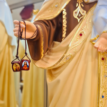 Load image into Gallery viewer, Wood and Cloth Scapular