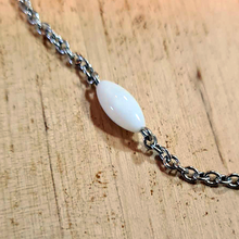 Load image into Gallery viewer, Mother of Pearl Dozen with medal of the Angel and Our Lady of Fatima