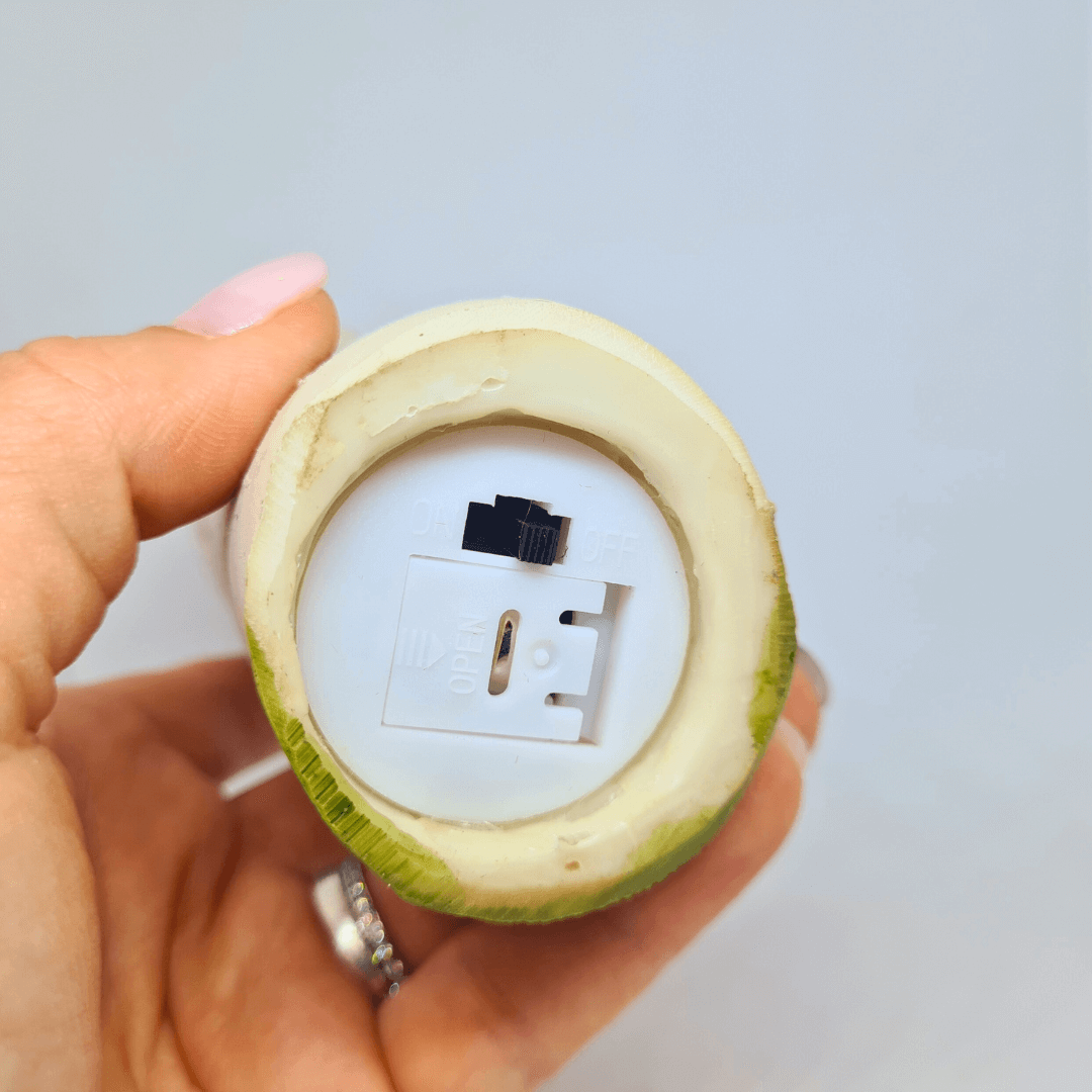 Our Lady’s Light - Fatima Apparition Candle (4.3'' | 11 cm)