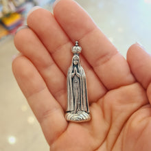 Load image into Gallery viewer, Pocket - Crowned Our Lady of Fatima [1.8'' | 4,5cm]
