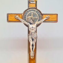 Load image into Gallery viewer, Saint Benedict Standing Crucifix [5.3'' | 13,5cm]
