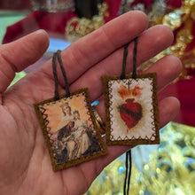 Load image into Gallery viewer, Our Lady of Mount Carmel Scapular &amp; Sacred Heart of Jesus and Mary - 100% Portuguese Wool
