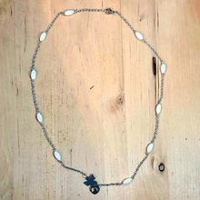 Load image into Gallery viewer, Mother of Pearl Dozen with medal of the Angel and Our Lady of Fatima
